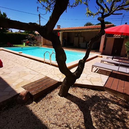 Gites Avec Grande Piscine Et Sa Terrasse Privative Bernis Exteriör bild