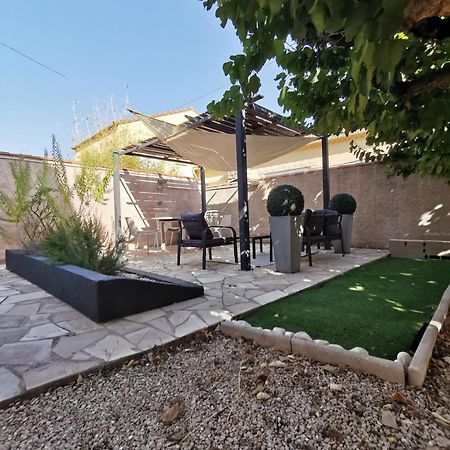 Gites Avec Grande Piscine Et Sa Terrasse Privative Bernis Exteriör bild