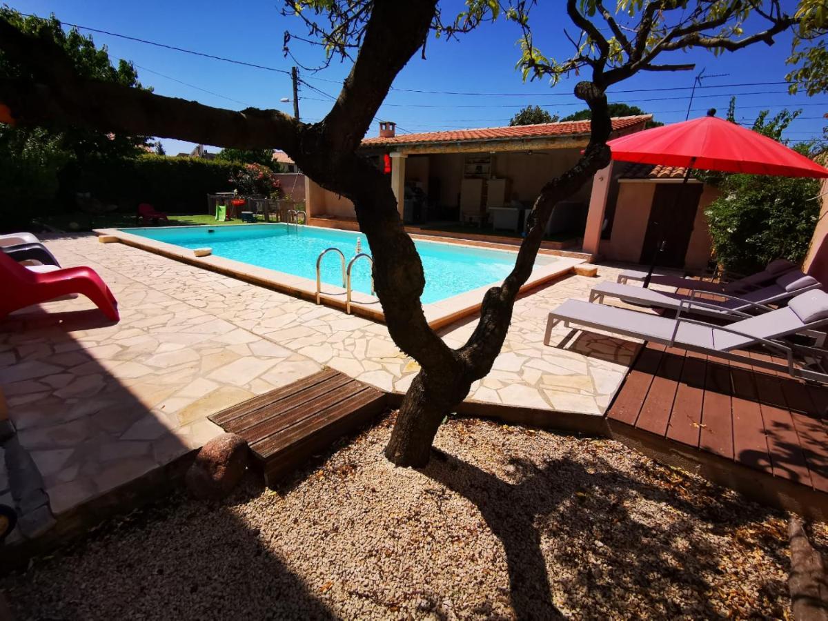 Gites Avec Grande Piscine Et Sa Terrasse Privative Bernis Exteriör bild