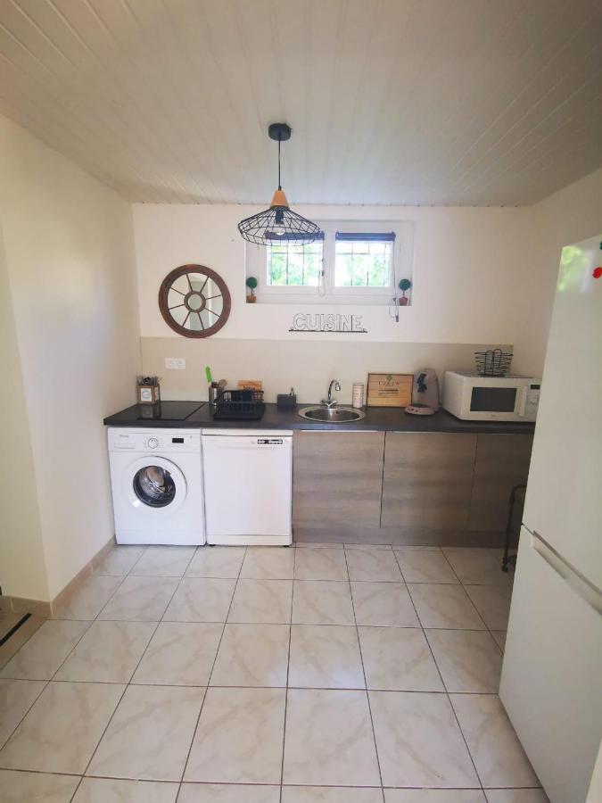 Gites Avec Grande Piscine Et Sa Terrasse Privative Bernis Exteriör bild