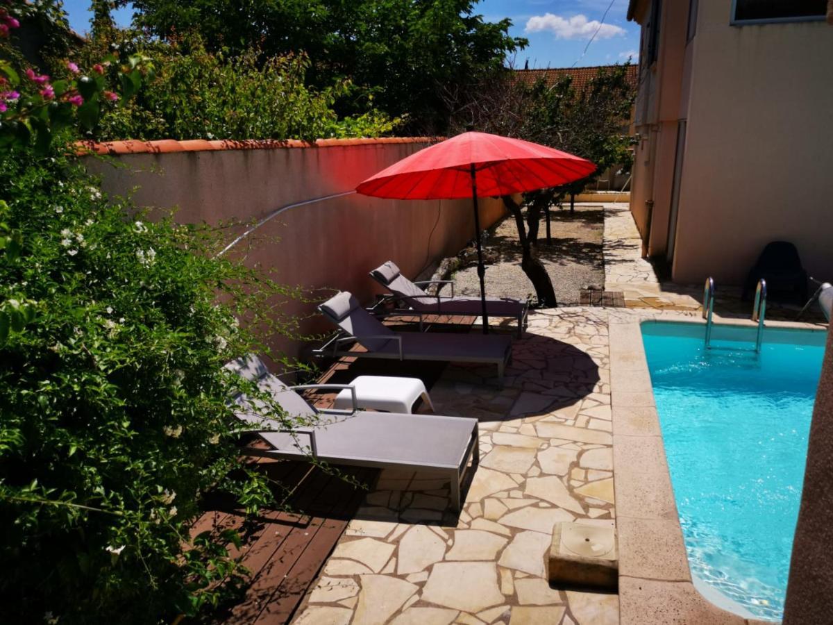Gites Avec Grande Piscine Et Sa Terrasse Privative Bernis Exteriör bild