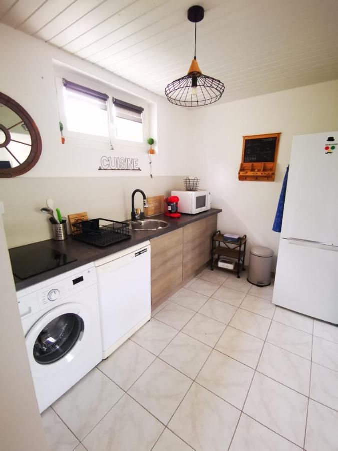 Gites Avec Grande Piscine Et Sa Terrasse Privative Bernis Exteriör bild