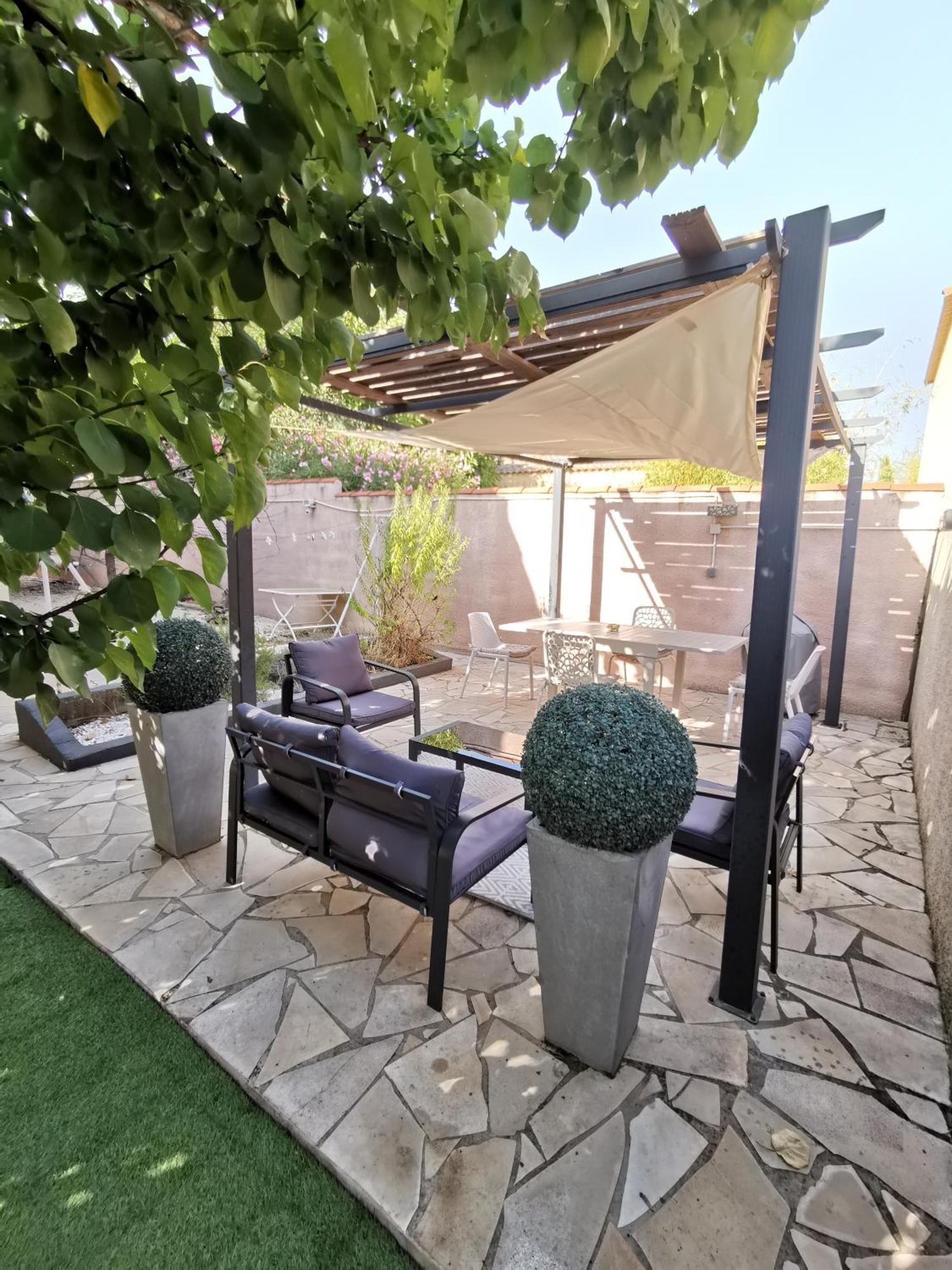 Gites Avec Grande Piscine Et Sa Terrasse Privative Bernis Exteriör bild